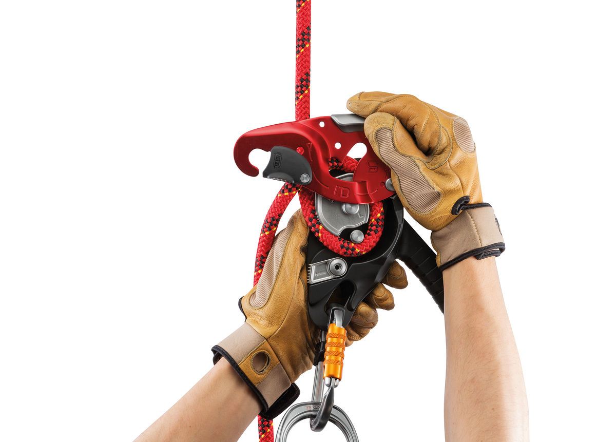 Petzl I'D - Descender / Belay Device - ANSI & NFPA